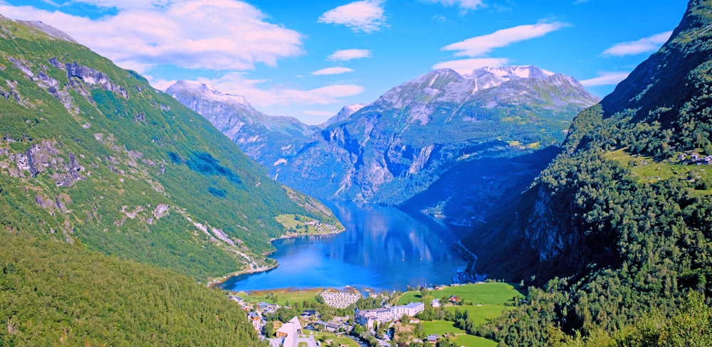 Des Fjords Norvégiens au Svalbard (excursions incluses)