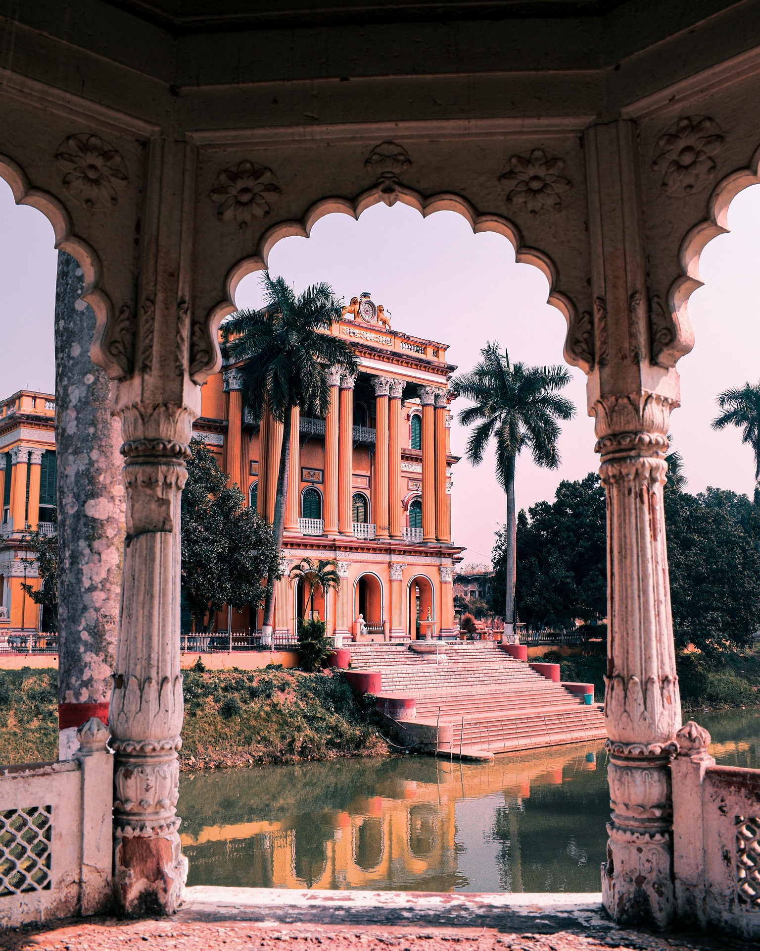 Sur les rives du Hooghly et du Gange, l'Inde secrète