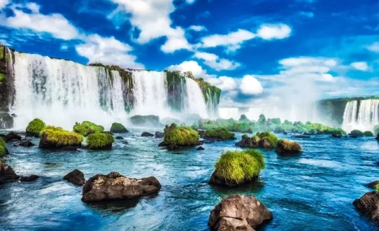 Une exploration aux confins de la jungle, entre le Brésil et la Colombie, au cœur de l'Amazonie Originelle - Rio, vibrante et éternelle, et séjour d'exception aux chutes d'Iguaçu